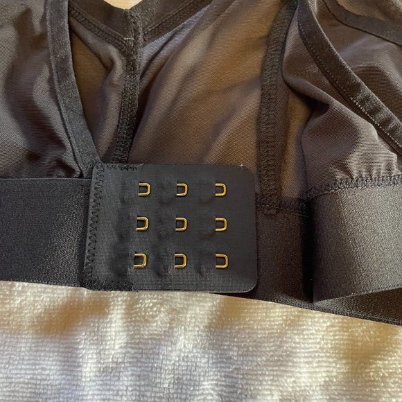 LUXE MESH TRIANGLE BRALETTE - Size M (34C 34D 34DD) - Picture 5 of 5